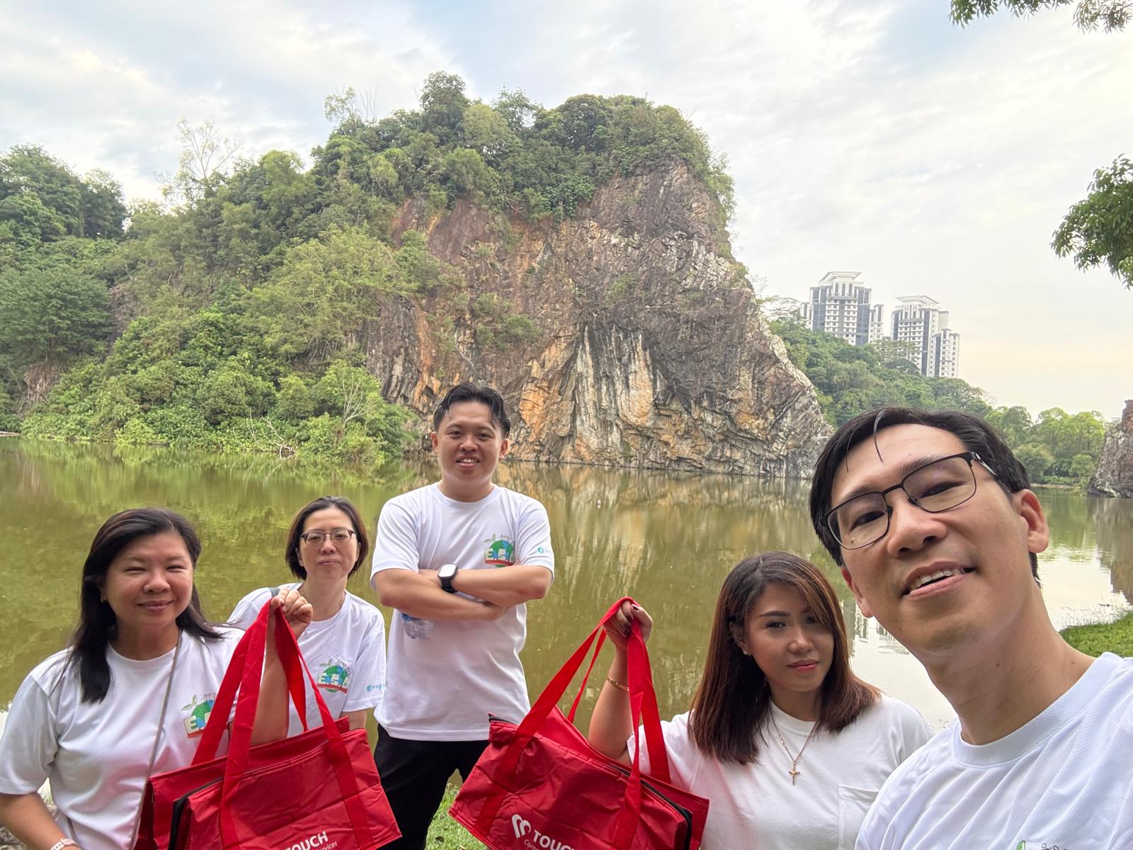 Ingenique Singapore Team Delivers Halloween Warmth: Meals on Wheels with a Spooky Twist